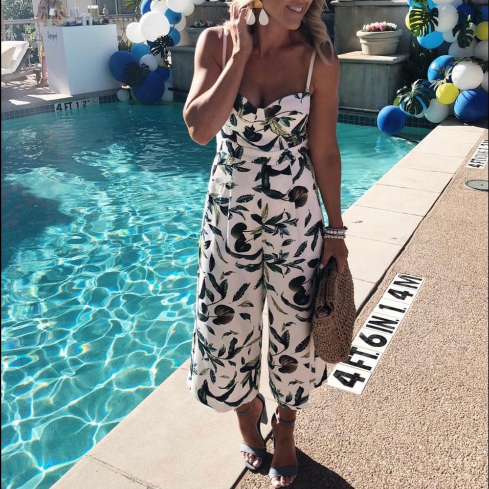 NWT Leaf Print Culotte Jumpsuit. Size Small